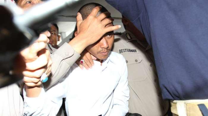 salah-satu-terdakwa-kasus-pemerkosaan-eno_20160610_134826