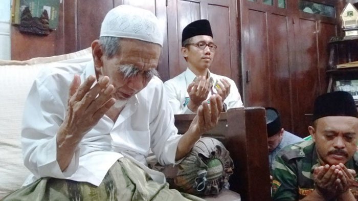 berita-rembang-nahdlatul-ulama-kh-maimoen-zubair_20161130_163555